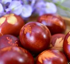 Prírodne zafarbené vajíčka sú veľkonočným hitom