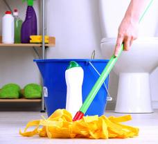 Upratovanie kúpeľne: Pomôže aj ocot, sóda a igelitka