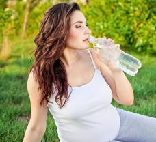 12 tipov, ako zvládnuť horúčavy v tehotenstve v pohode