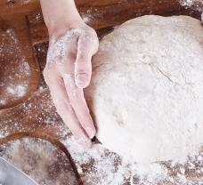 Recepty na domáci chlieb: Upečte si chlieb bez múky i veku