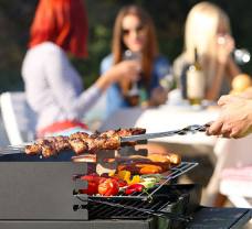 Gril na uhlie alebo plynový? Pomôžeme vám vybrať si!