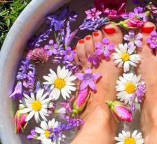 Kúpeľ na nohy: Rituál, ktorý má úžasné účinky na telo