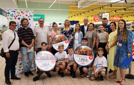 &Scaron;ťastn&eacute; pr&iacute;behy sa nenap&iacute;&scaron;u sam&eacute;. Vďaka predo&scaron;l&eacute;mu grantov&eacute;mu programu  sme počas jeho  15 ed&iacute;ci&iacute; programu podporili sumou projekty, ktor&eacute; zlep&scaron;uj&uacute; va&scaron;e okolie.  <strong>  <span class="count">2 527 600</span> <span class="currency">EUR</span>  </strong>  Projekty, ktor&eacute; zlep&scaron;uj&uacute; okolie