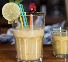 Mangové smoothie s kokosovým mliekom