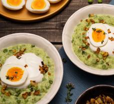 Hrášková kaša s vareným vajíčkom