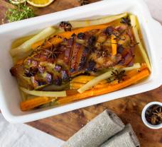 Voňavý bôčik s medom a pomarančmi