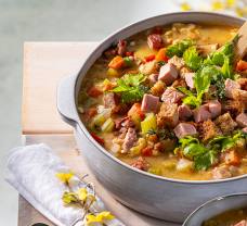 Údená polievka s krutónmi