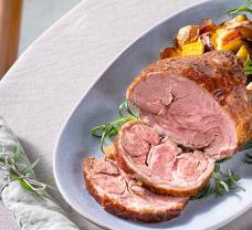 Veľkonočná pečená jahňacina so špargľami a s pečenými zemiakmi