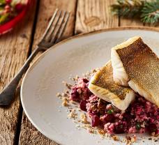 Zubáč s kuskusom a červenou repou