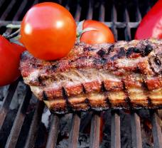 Grilovaný bôčik s medovou marinádou