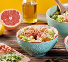 Cestovinový šalát s grapefruitom, avokádom a slaninou