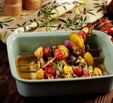 Zeleninové špízy s grilovaným syrom