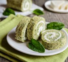 Špenátová roláda so syrovo-vajíčkovým krémom