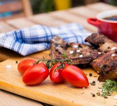 Grilované karé so slivkovou omáčkou