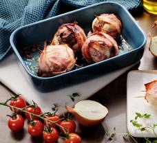 Cibuľovo-slaninové guľky plnené mletým mäsom