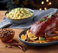 Kačica na pomarančoch a gnocchi s maslom a šalviou