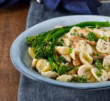 Orecchiette s kuracím mäsom a brokolicou v parmezánovej omáčke